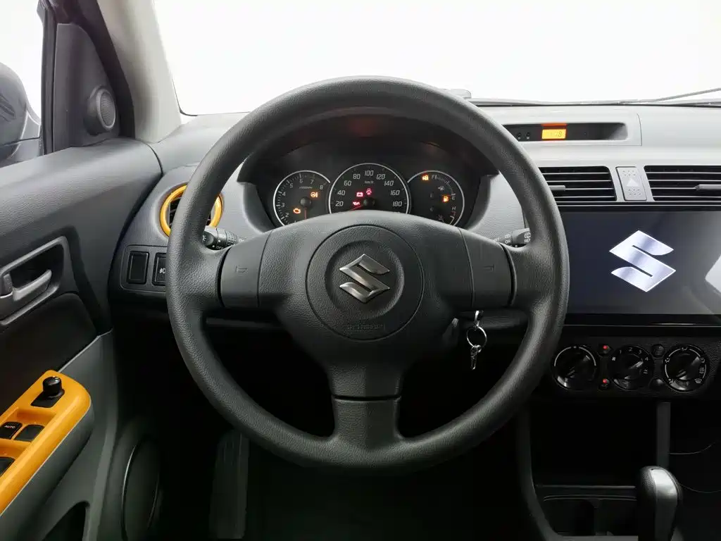 Suzuki Swift 2018 — фото 11