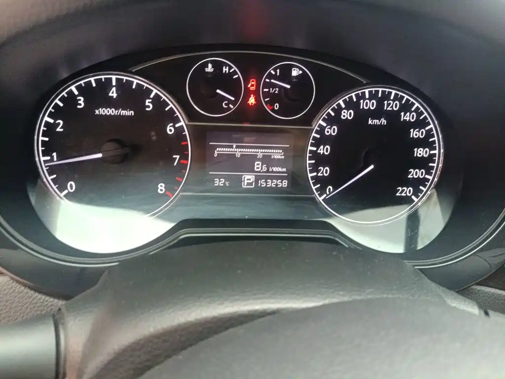 Nissan Tiida 2015 — фото 13