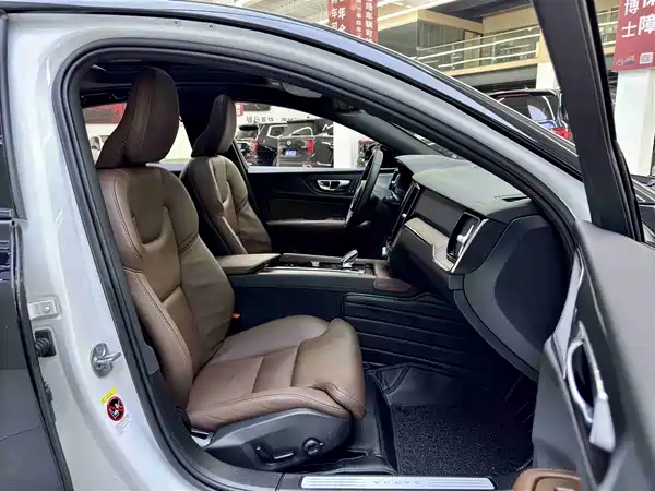 Volvo S60 2023