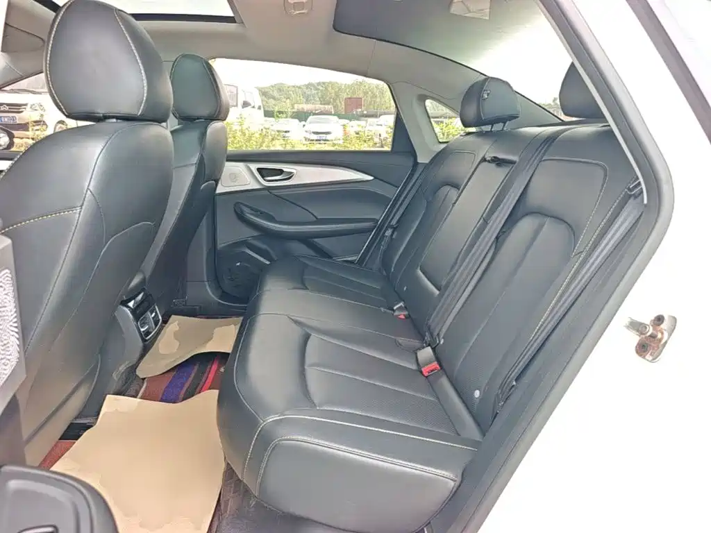 Roewe i6 MAX New Energy 2022 — фото 17