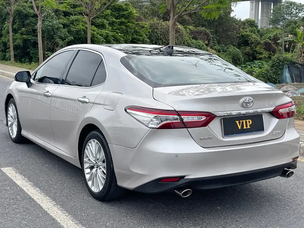 Toyota Camry 2018 — фото 4