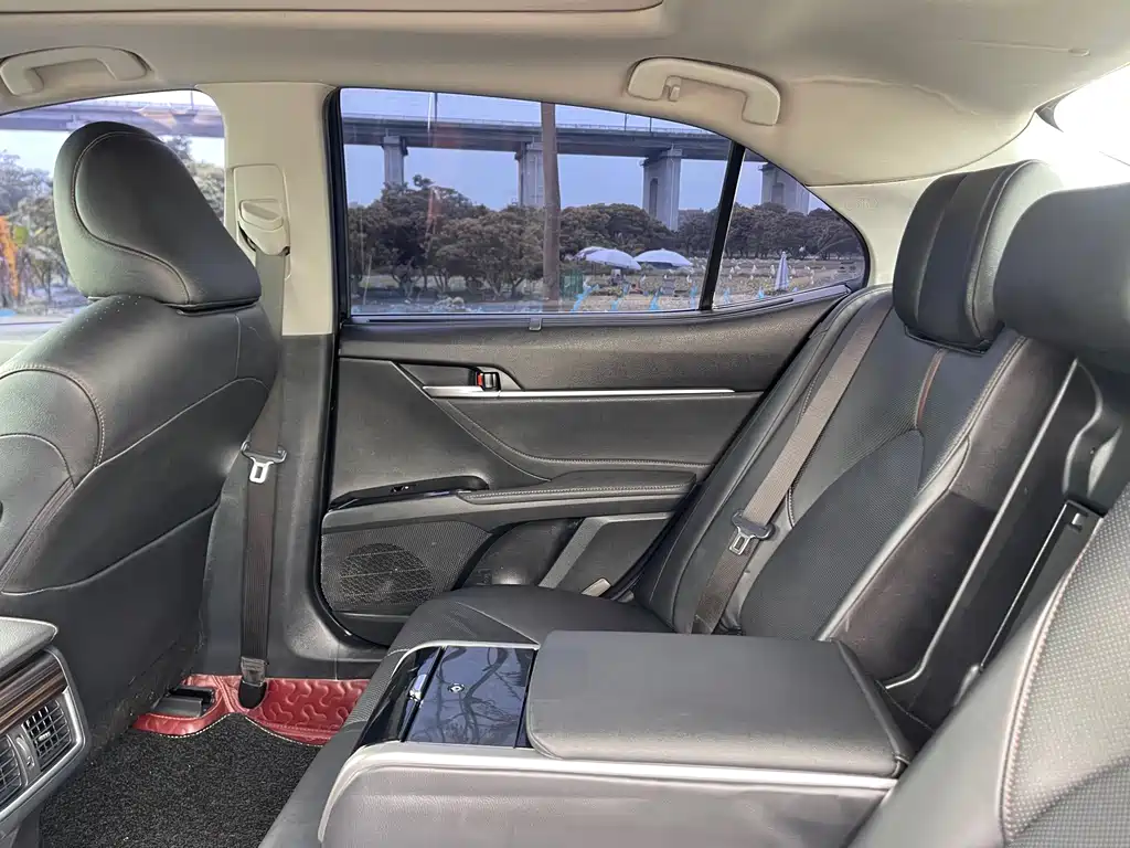 Toyota Camry 2018 — фото 27