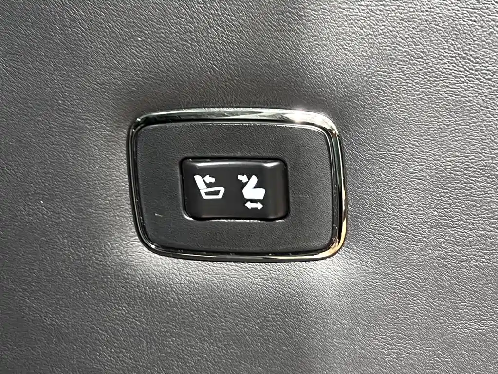 Toyota Alphard 2022 — фото 15