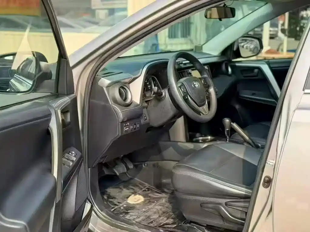 Toyota RAV4 2017 — фото 10