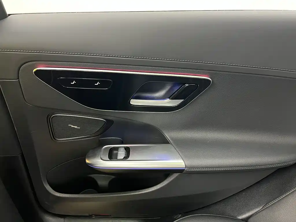 Mercedes-Benz C-Class 2025 — фото 24