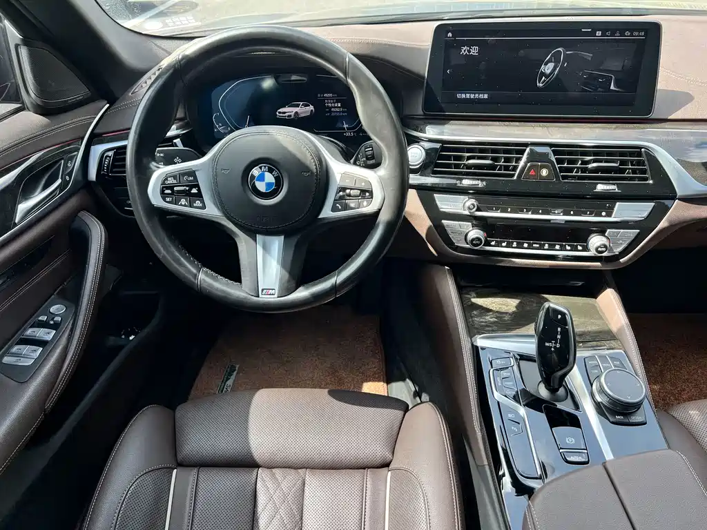 BMW 5 Series 2021 — фото 12