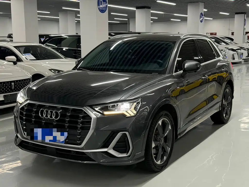 Audi Q3 2021 — фото 1