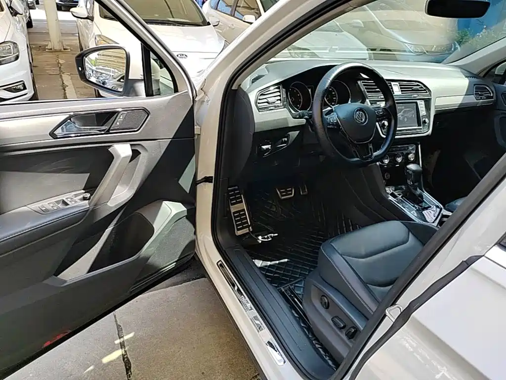 Volkswagen Tiguan L 2018 — фото 16