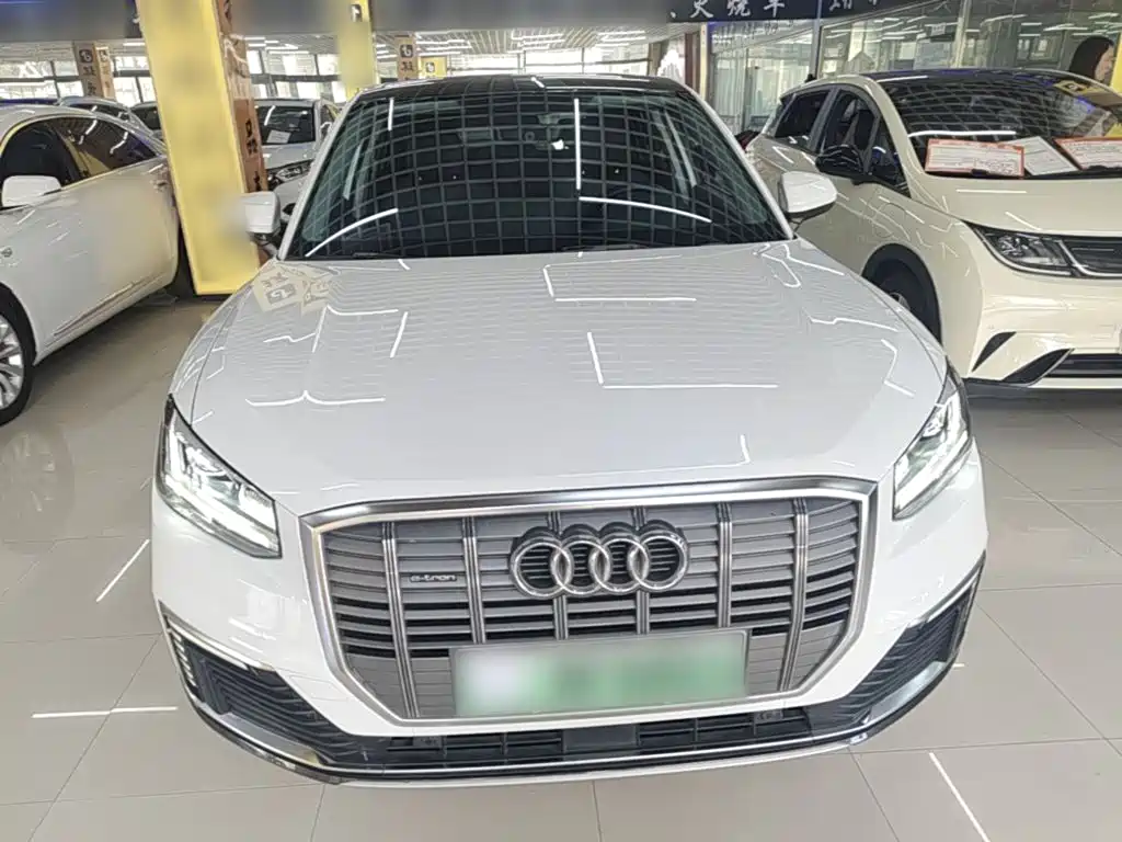 Audi Q2L E-Tron 2020