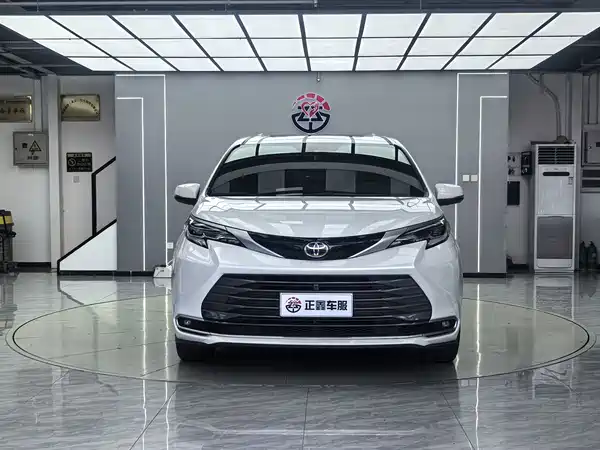 Toyota Sienna 2025
