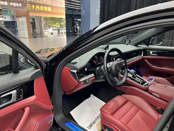 Porsche Panamera 2021