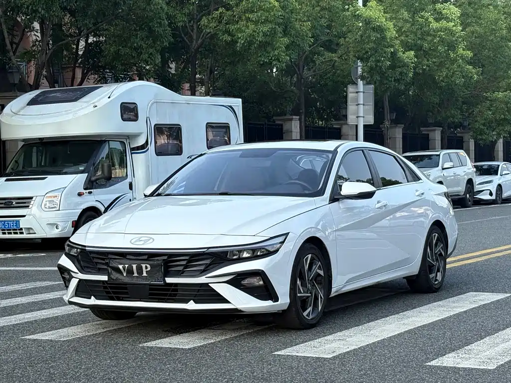 Hyundai Elantra 2024
