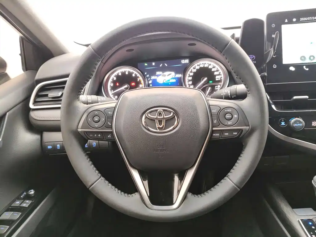 Toyota Camry 2022 — фото 12