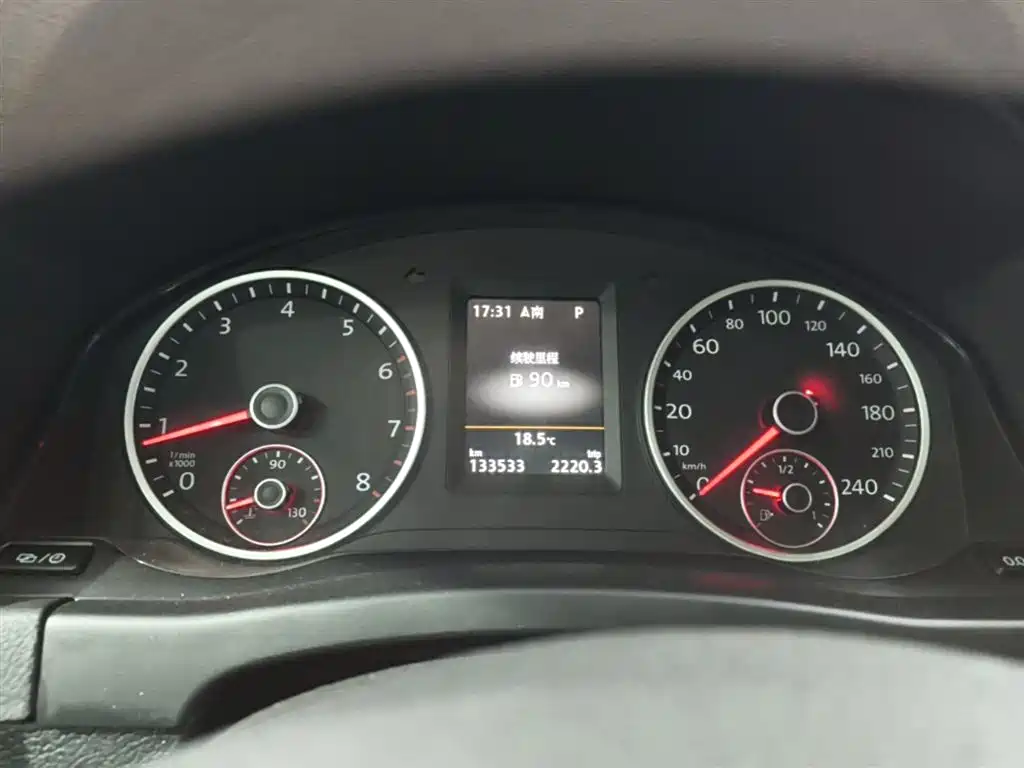 Volkswagen Tiguan 2015 — фото 12