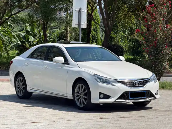 Toyota Reiz 2013