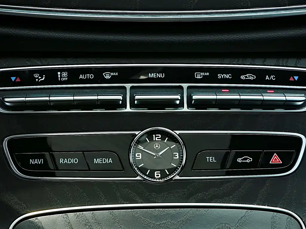 Mercedes-Benz E-Class 2019 — фото 18