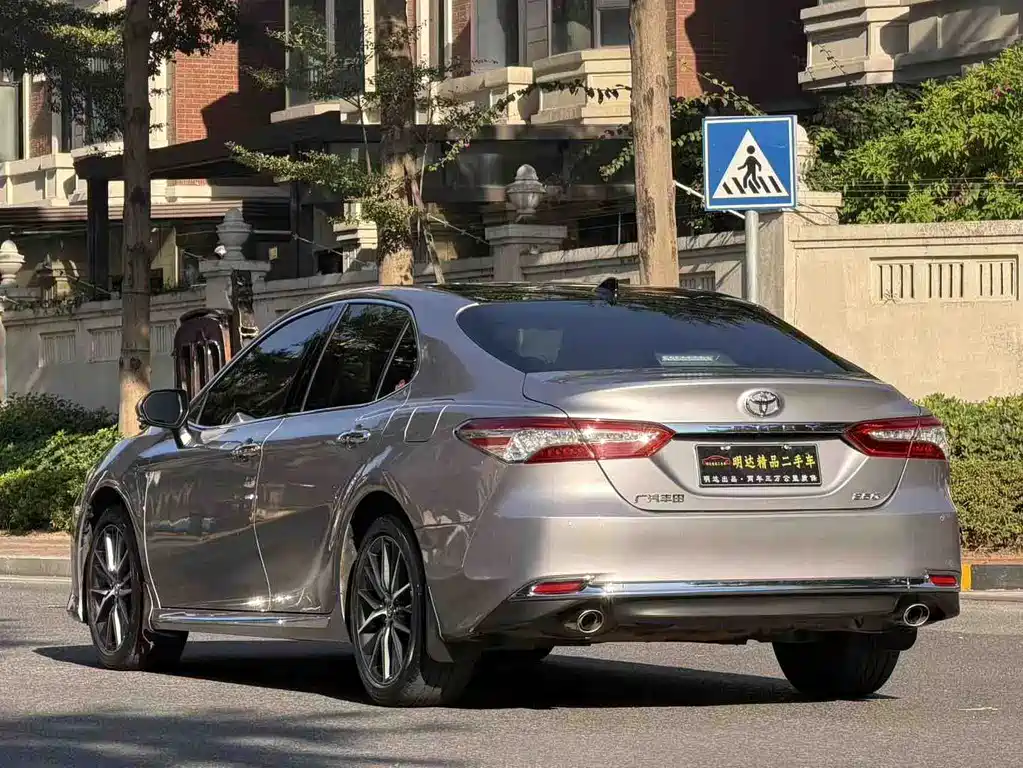 Toyota Camry 2023 — фото 6