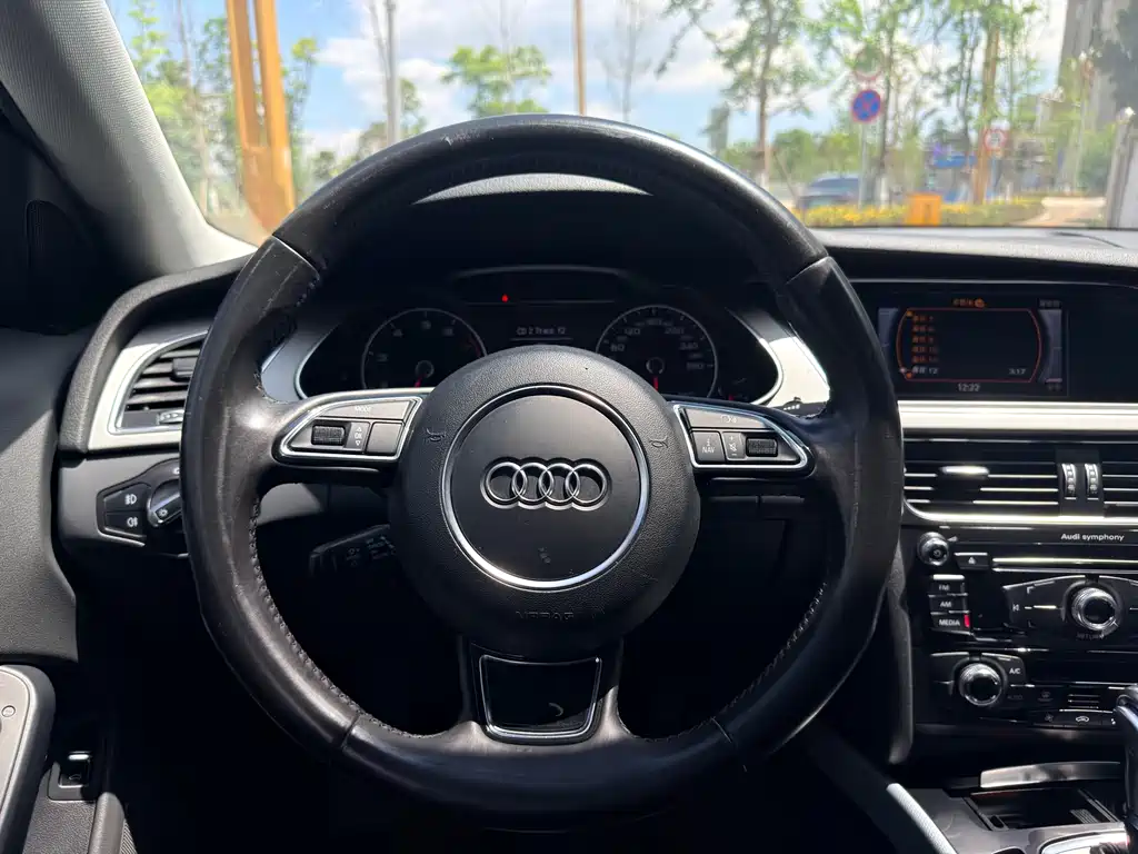 Audi A4L 2015 — фото 8