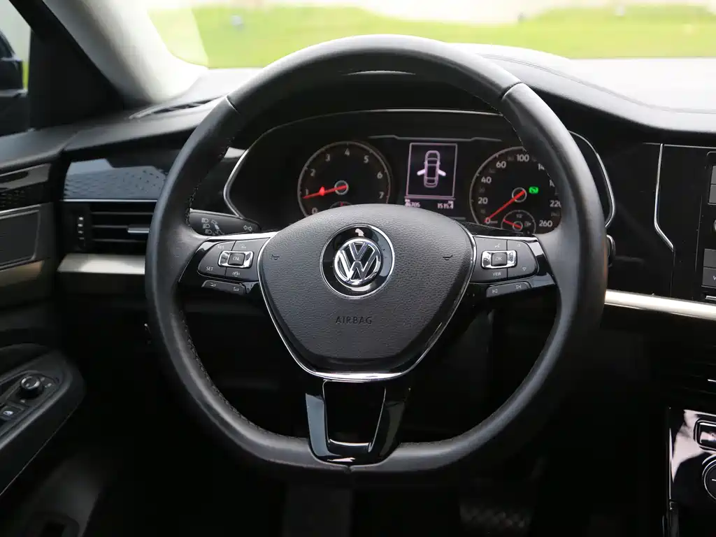 Volkswagen Passat 2019 — фото 11