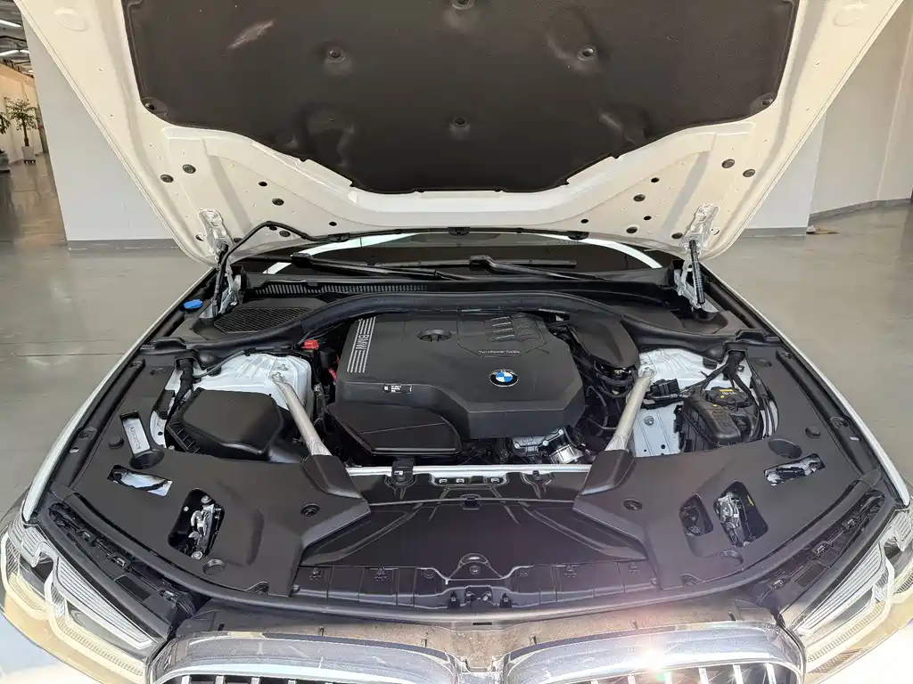 BMW 5 Series 2023 — фото 12