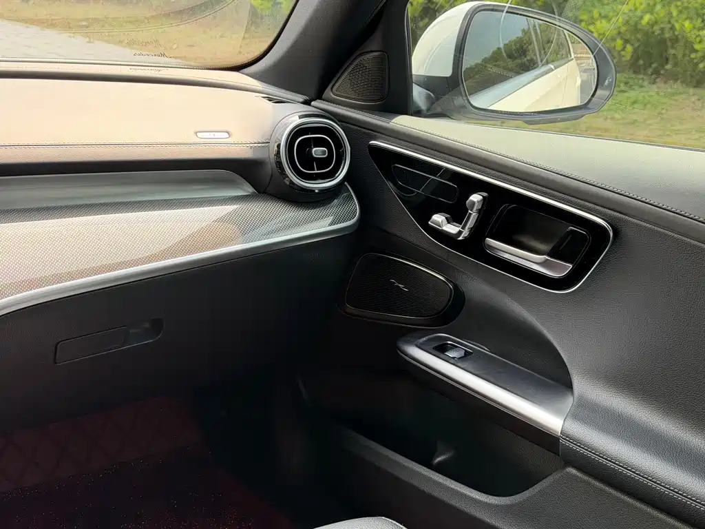 Mercedes-Benz C-Class 2023 — фото 14