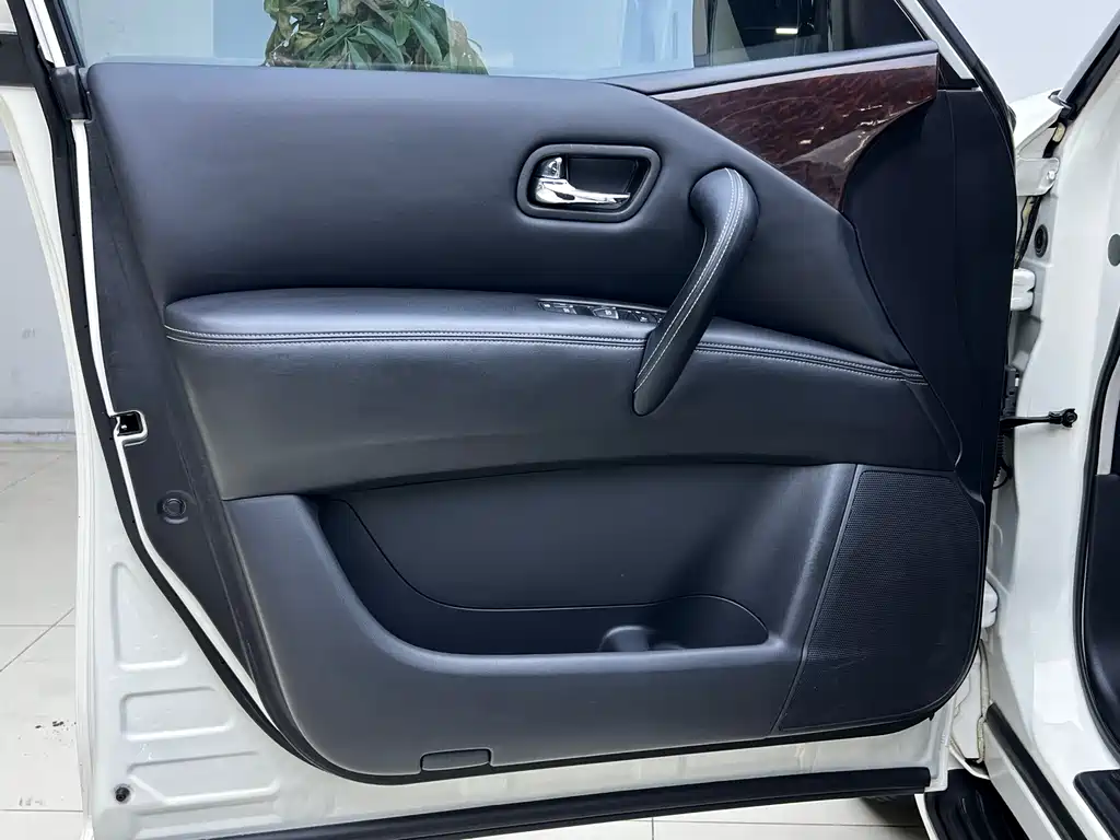 Nissan Patrol 2017 — фото 10