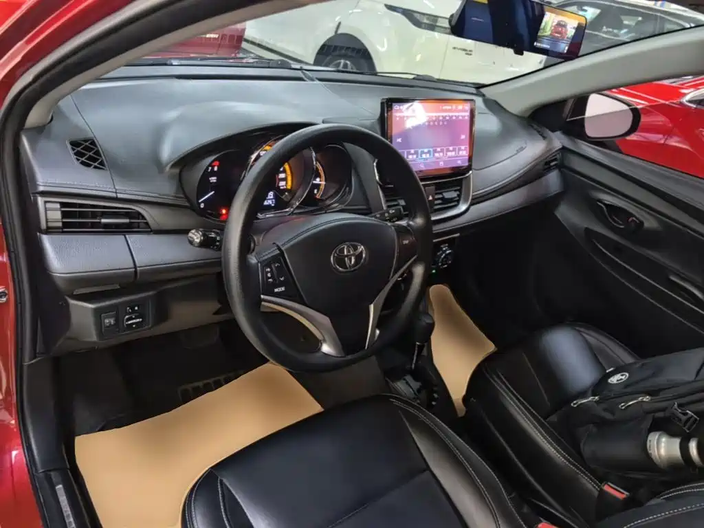 Toyota Yaris L 2023 — фото 10