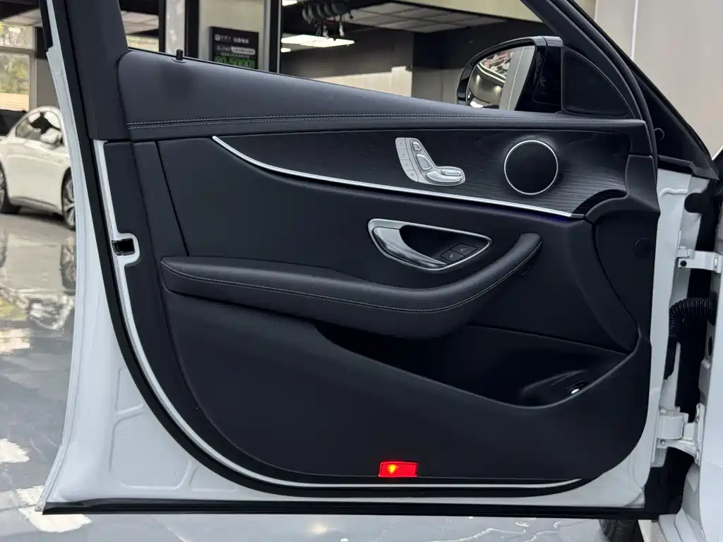 Mercedes-Benz E-Class 2023 — фото 12