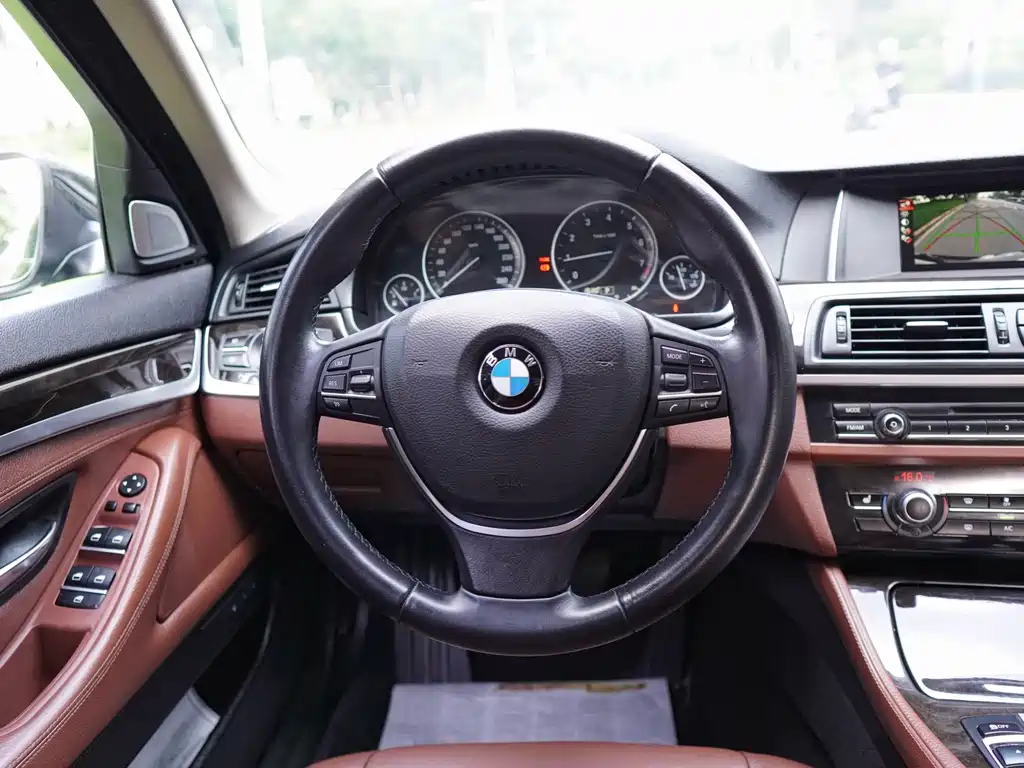 BMW 5 Series 2016 — фото 8