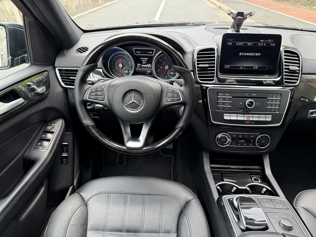 Mercedes-Benz GLS 2017 — фото 30