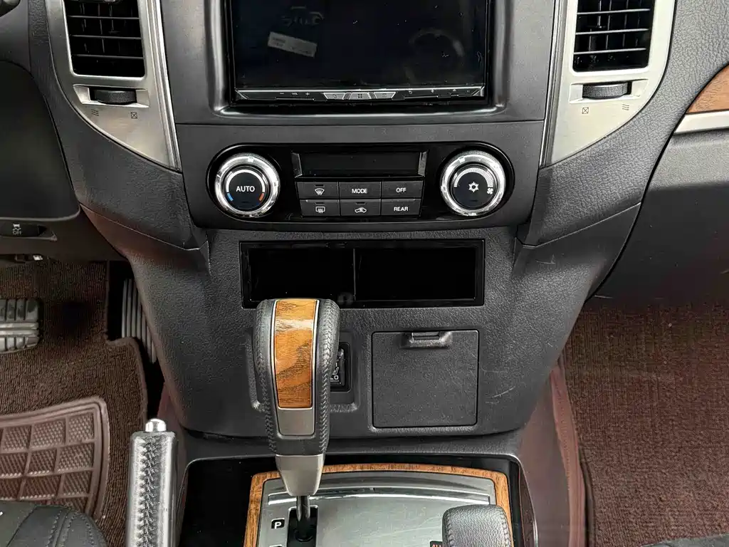 Mitsubishi Pajero 2019 — фото 12