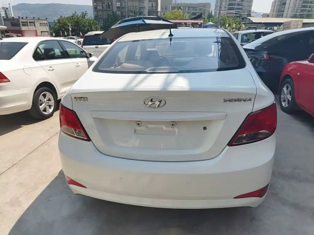 Hyundai Accent 2015 — фото 6