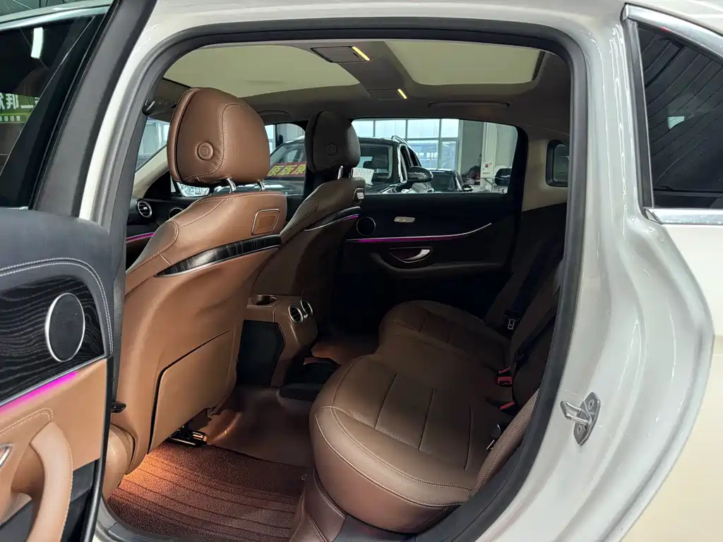 Mercedes-Benz E-Class 2019 — фото 14