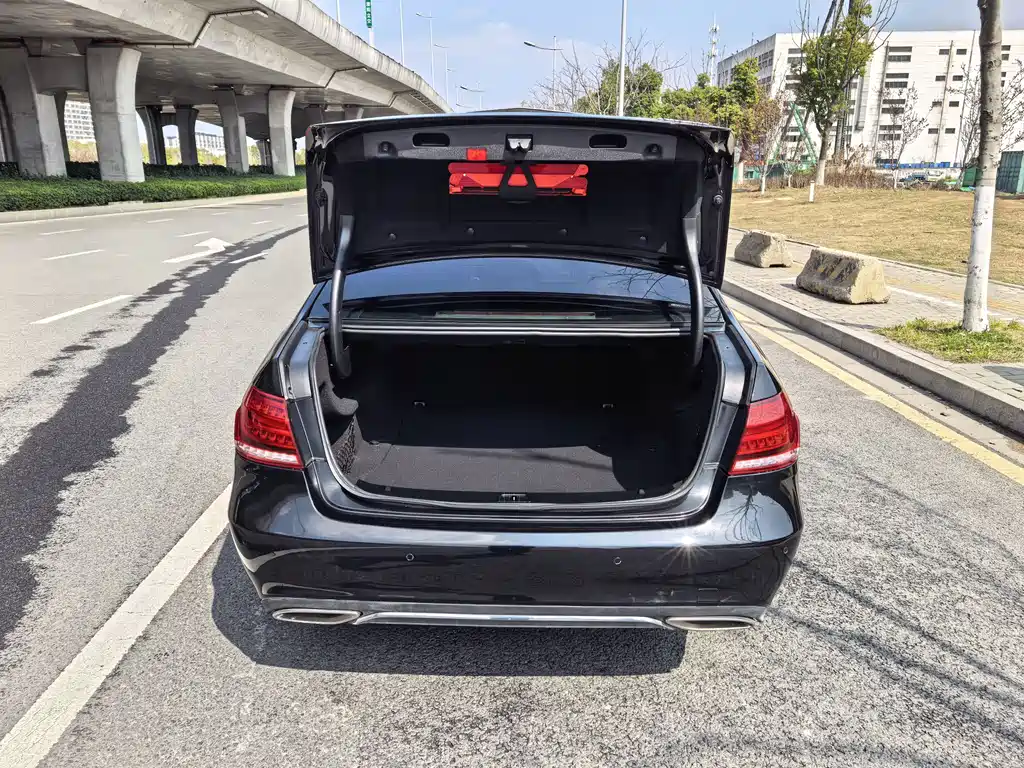 Mercedes-Benz E-Class 2015 — фото 14