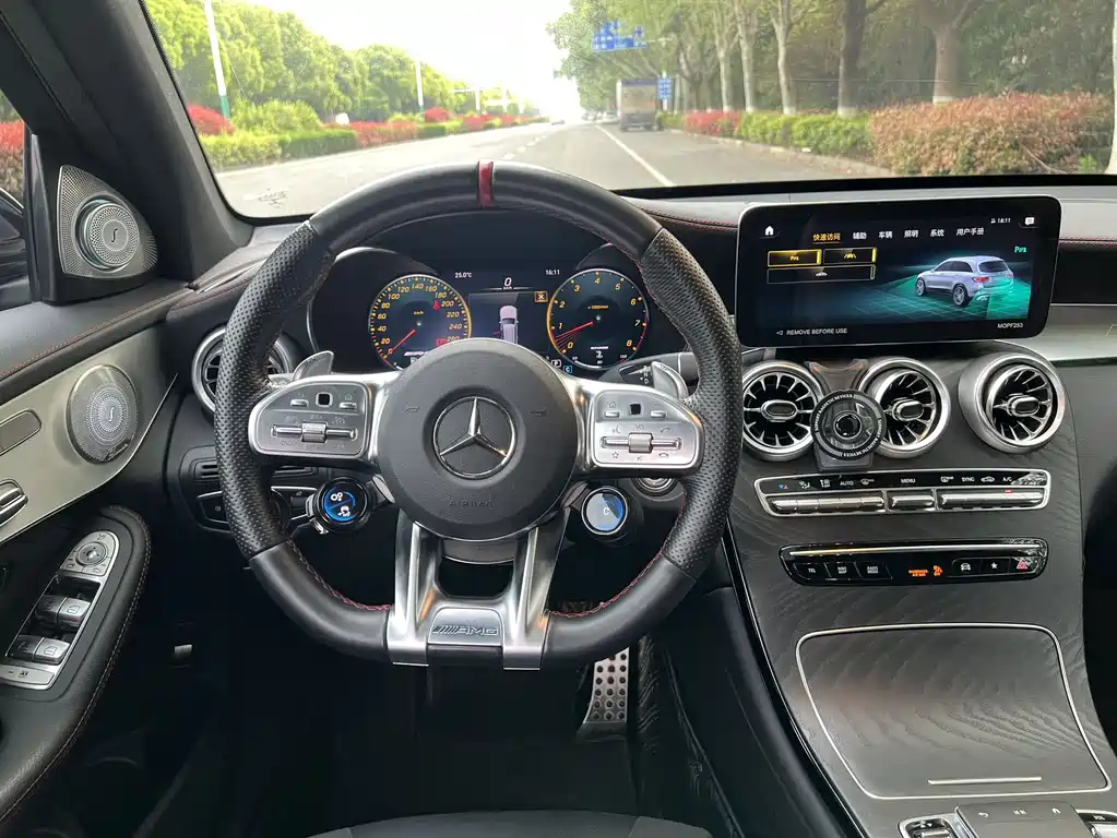 Mercedes-Benz GLC AMG 2022 — фото 11