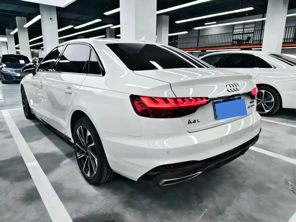 Audi A4L 2023 — фото 16