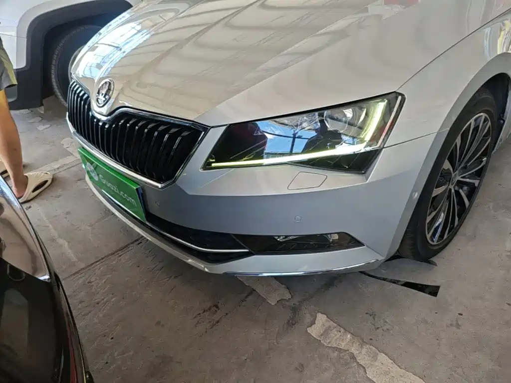 Skoda Superb 2019 — фото 24