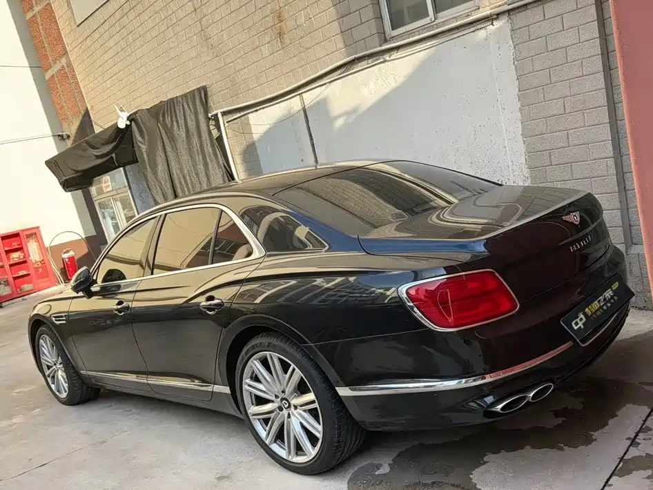 Bentley Flying Spur 2023 — фото 2