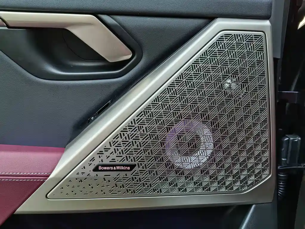 BMW 5 Series 2025 — фото 16