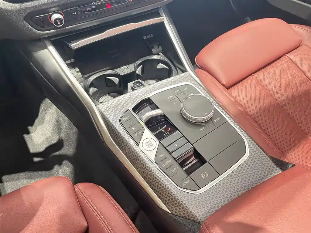 BMW 3 Series 2025 — фото 13