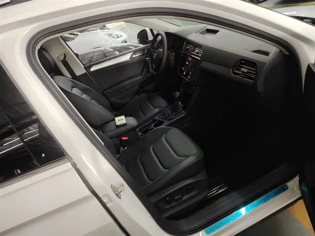 Volkswagen Tiguan L 2020 — фото 20