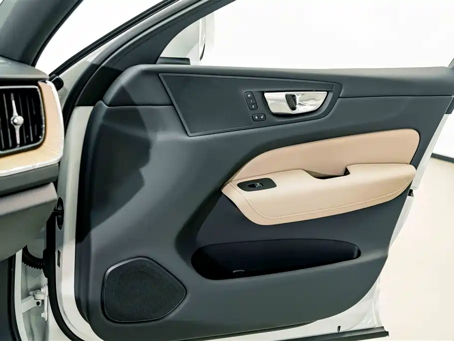 Volvo XC60 2026 — фото 13