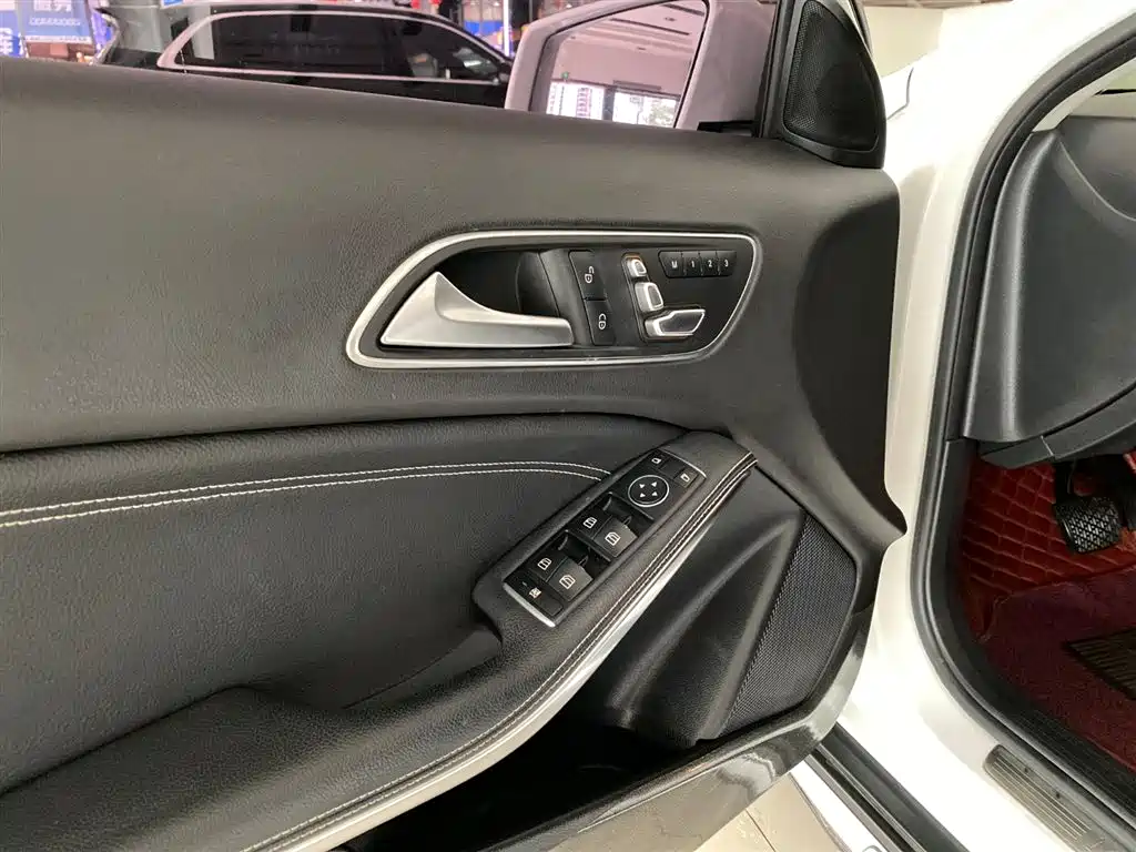 Mercedes-Benz GLA 2017 — фото 18