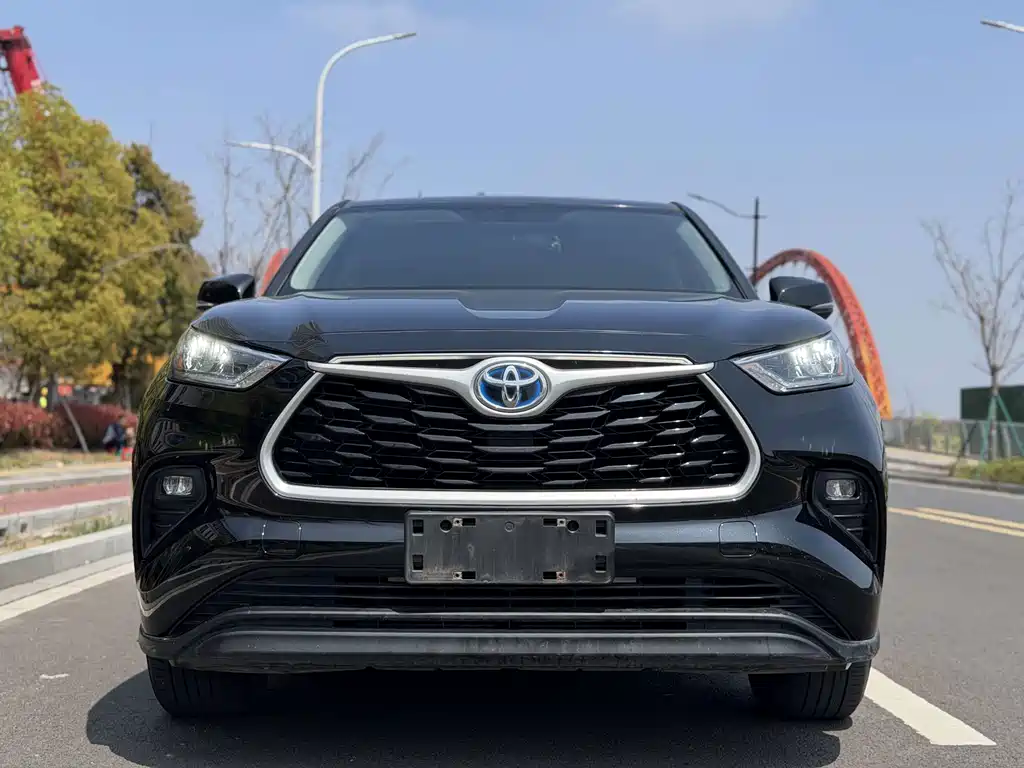 Toyota Highlander 2023 — фото 2