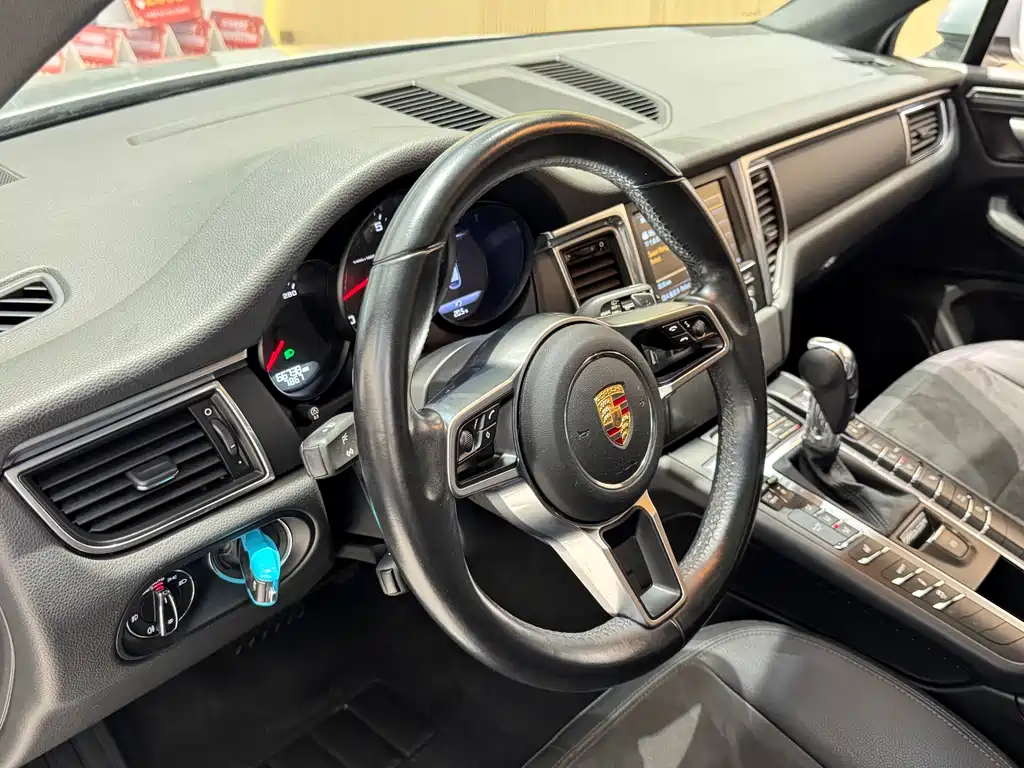 Porsche Macan 2015 — фото 15