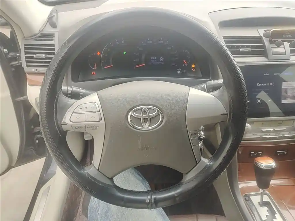 Toyota Camry 2015 — фото 11