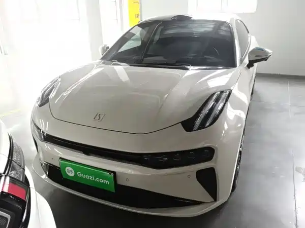 Zeekr 001 2025