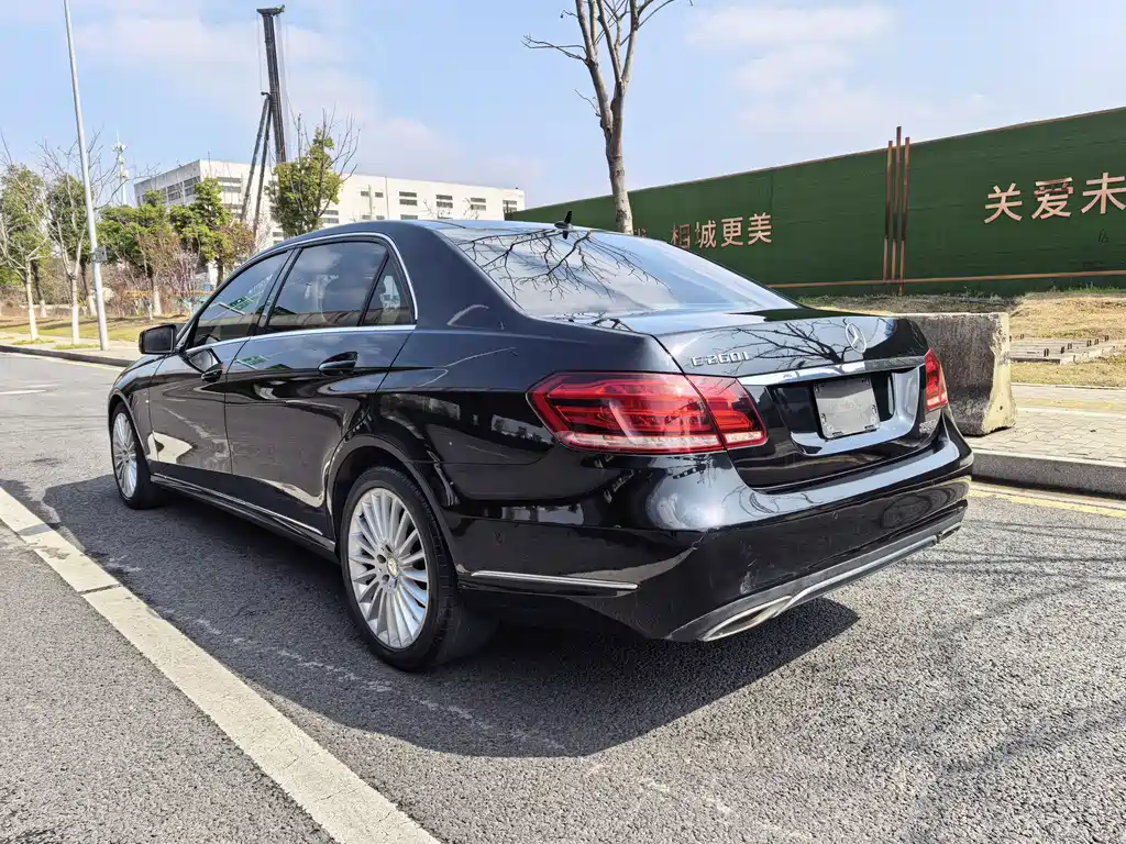 Mercedes-Benz E-Class 2015 — фото 17