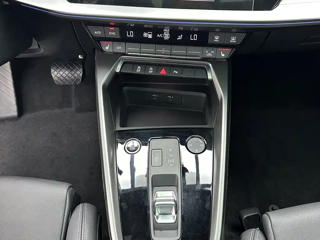 Audi A3 2023 — фото 14