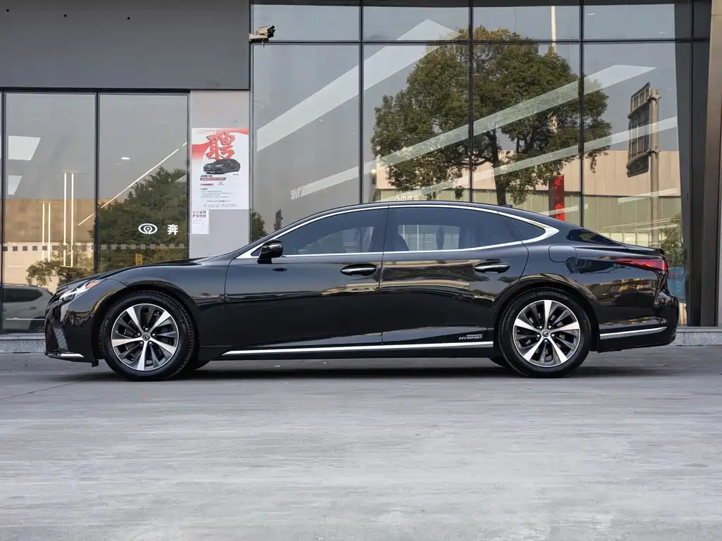 Lexus LS 2021